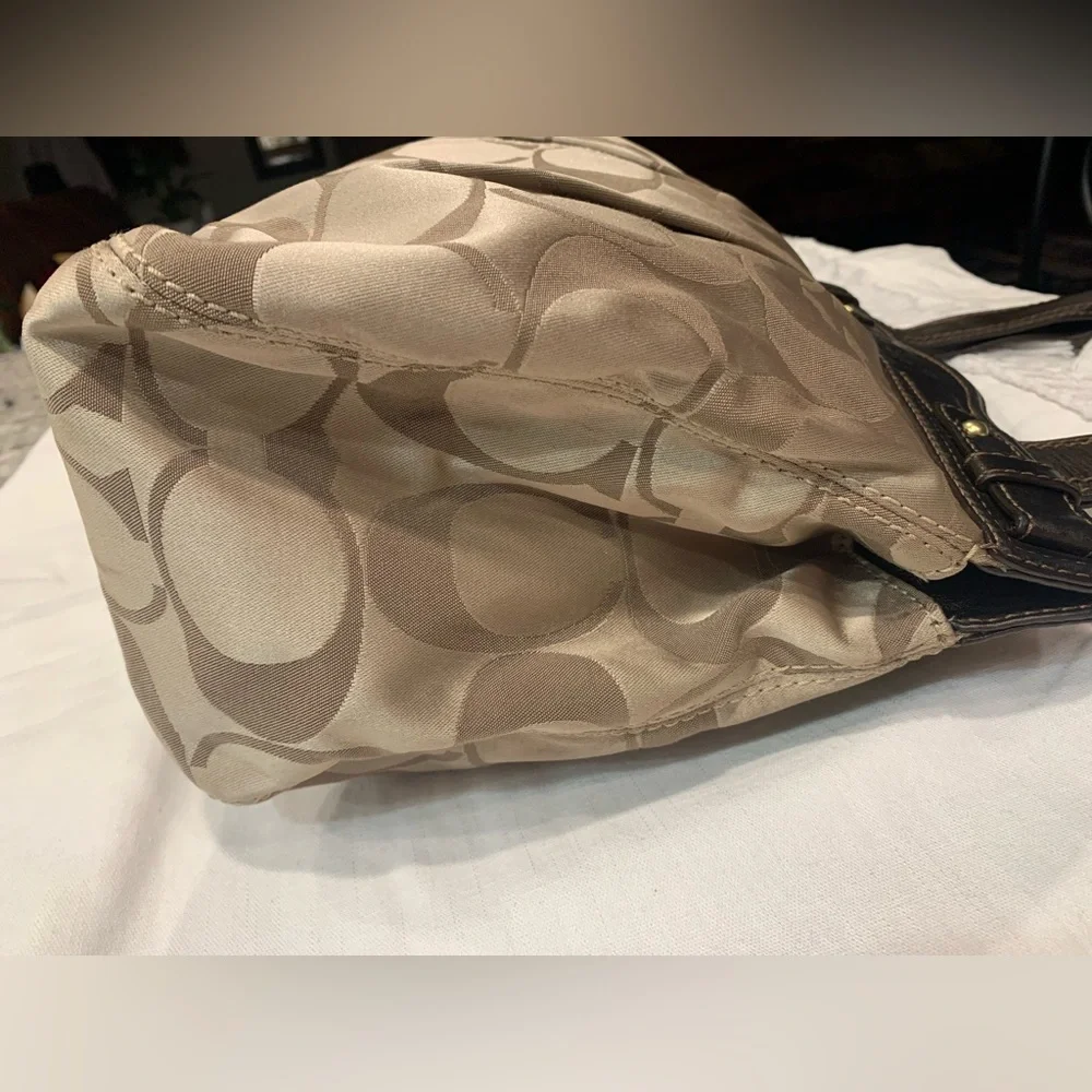 Coach Garnet Signature Sateen handbag (2009) - Picture 5 of 15